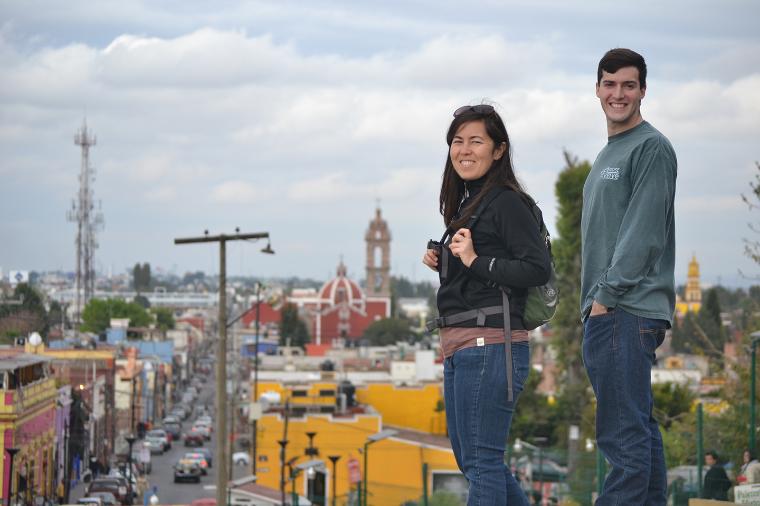 Two students take part of an immersion trip 