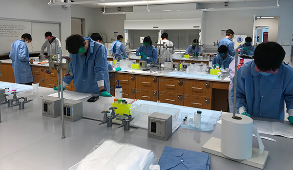 Students in chemistry lab