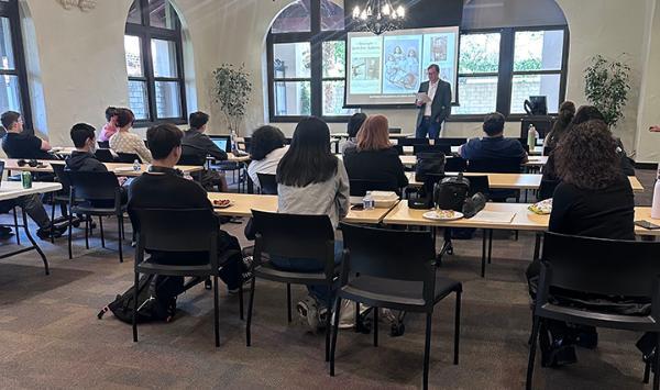 Matthew Newsom Kerr giving a talk to students during SCU Hostory Day