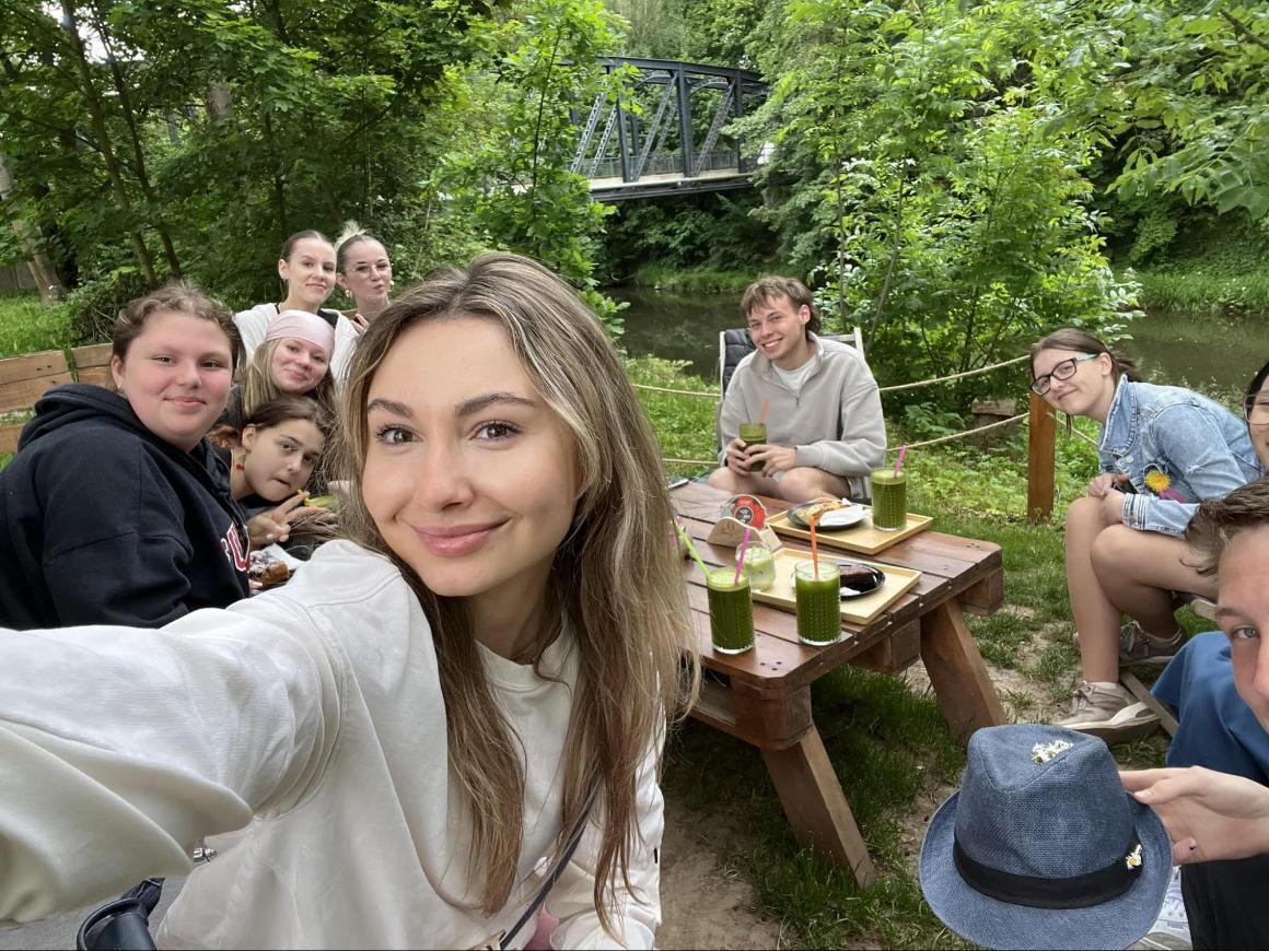 Teresa with students in Jaroměř getting matcha