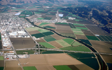 Aerial view of Pajaro, CA. Photo by Robert Campbell, CC BY-SA 3.0 , via Wikimedia Commons. 