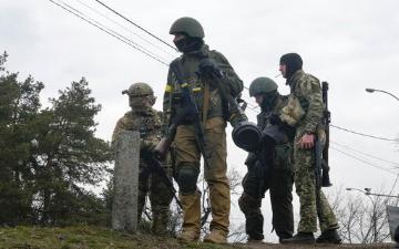 Ukrainian Territorial Defense Forces members take a position at a checkpoint in Kyiv, Ukraine, Sunday, March 6, 2022. On Day 11 of Russia's war on Ukraine, Russian troops shelled encircled cities, and it appeared that a second attempt to evacuate civilians from the besieged port city of Mariupol had failed due to continued violence. (AP Photo/Efrem Lukatsky) image link to story