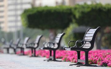 empty park benches image link to story