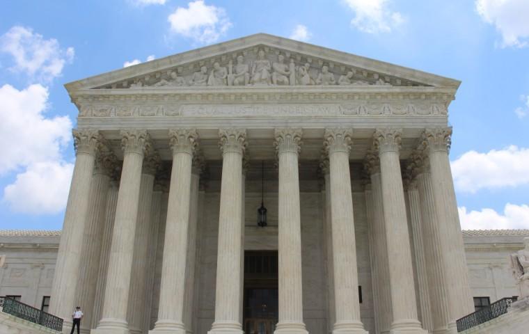 Image of front pillars of US Supreme Court