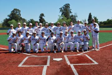 team photo after game against Chico
