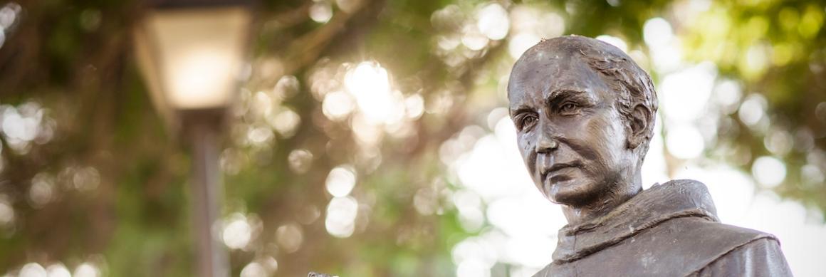 Photo of Junipero Serra statue on SCU campus.