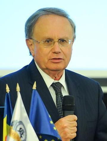 Finance Professor Meir Statman Head Shot