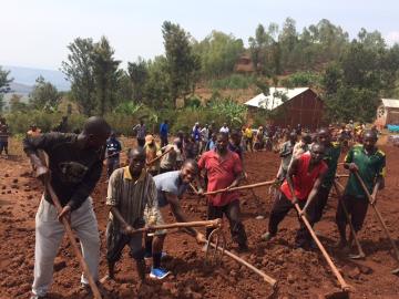 Uche Agwu (MECH 18) and EWB students worked along side at least 200 community members as they worked to level the site for a K-3 elementary school in Rwanda.