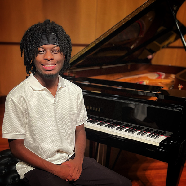 A'Zhae Turay headshot