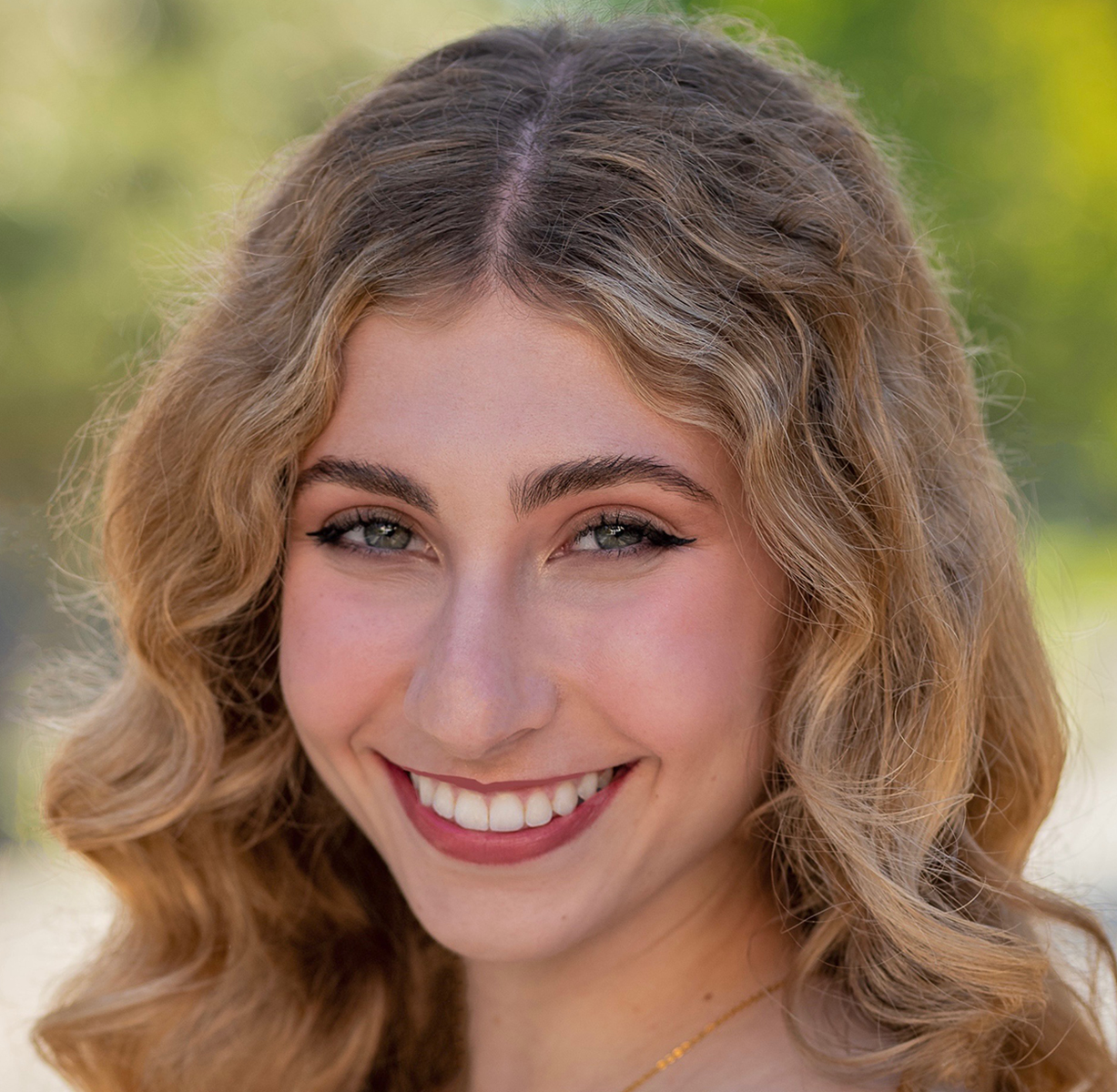 Caroline G  headshot