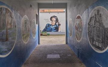 A portrait of German philosopher Hannah Arendt in the courtyard of her birthplace in Linden-Mitte, Germany. (Wikimedia Commons/Hannes Grobe)