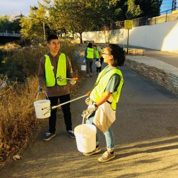 Students cleaning up First Year Immersions