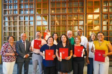 Graduates with certificates