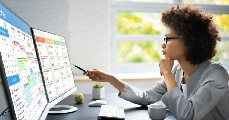 Kanban project management software on laptop with digital calendar schedule image link to article