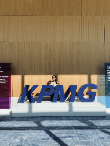 Chelsie in front of KPMG sign