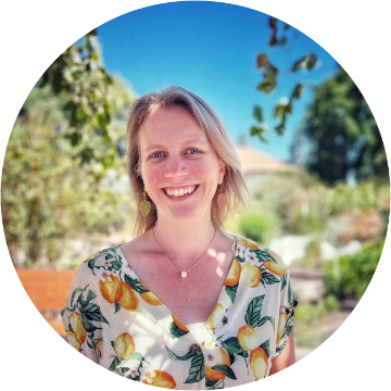 Profile photo of Maria Judnick outside in a garden