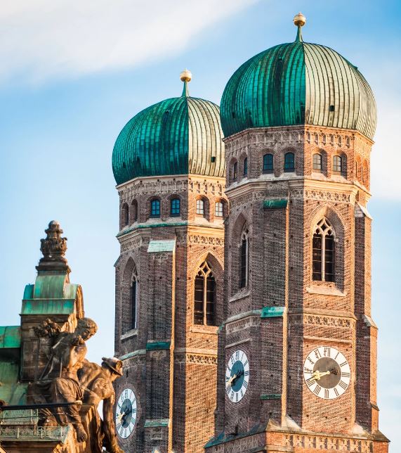 photo of old munich brick buildings with green copper rooves, Frauenkirche 